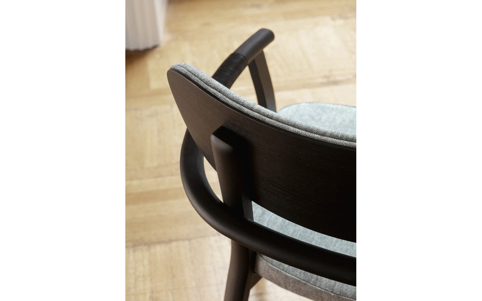 Evelin Chair